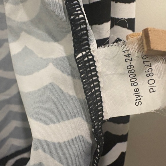 Seafolly Australia Zip Front Rash Guard Swim Vest – Tidal Wave- Size S 🌊🖤🤍 - Picture 6 of 9